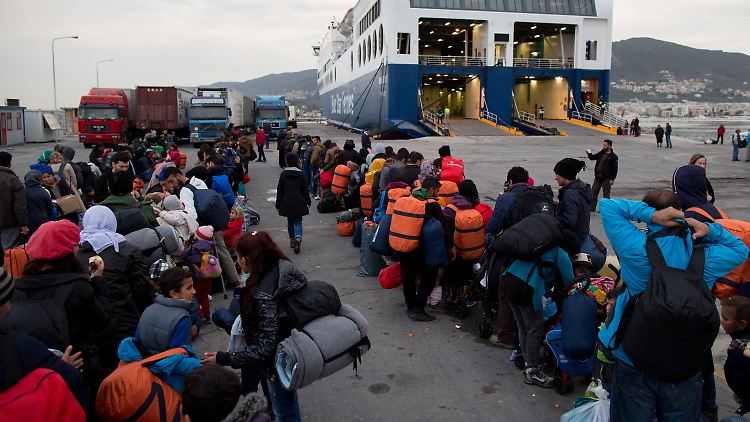 Auf den griechischen Inseln wie Lesbos kommen nach wie vor täglich Hunderte Flüchtlinge an.