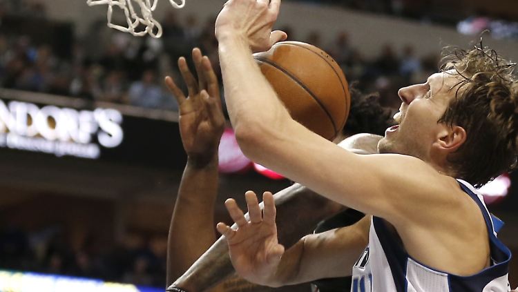 Dirk Nowitzki legte gegen Detroit 25 Punkte auf.