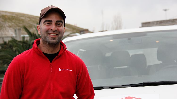 Imad Aoun arbeitet für Save the Children in Idomeni. Die Hilfsorganisation ist die größte unabhängige Kinderrechtsorganisation weltweit und entlang der gesamten Fluchtrouten aktiv.