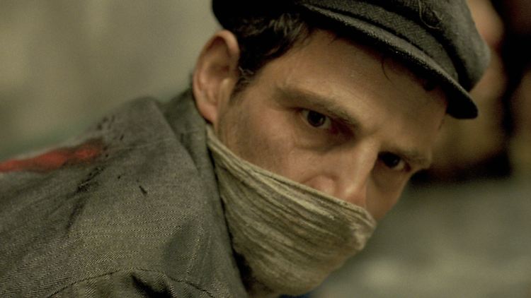 Steht im Mittelpunkt von "Son of Saul": Saul ist Mitglied des Sonderkommandos in Auschwitz - er muss etwa die Gaskammern säubern und die Leichen zu den Krematorien bringen.