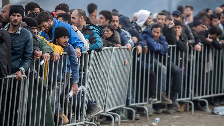 Flüchtlinge an der griechisch-mazedonischen Grenze.