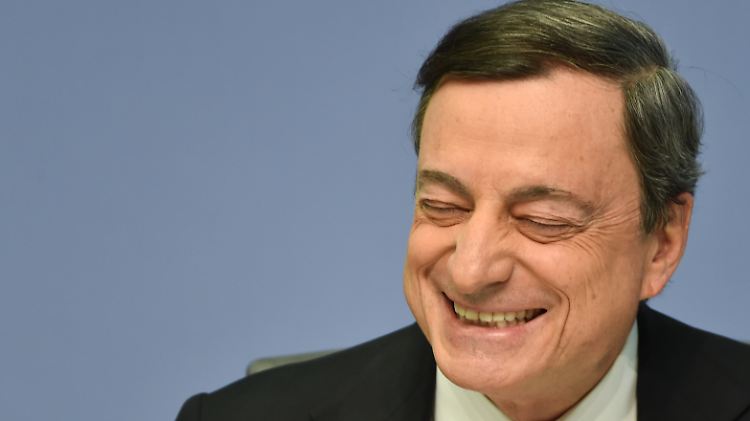 "Unangebracht" findet Deutsche-Bank-Ökonom Folkerts-Landau Draghis Auftreten angesichts der Bilanz von dessen Politik. 