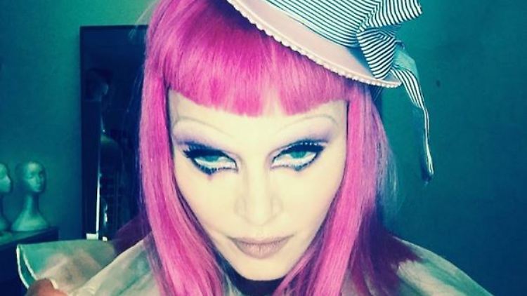 So haben wir sie tatsächlich noch nie gesehen: Madonna als Clown.