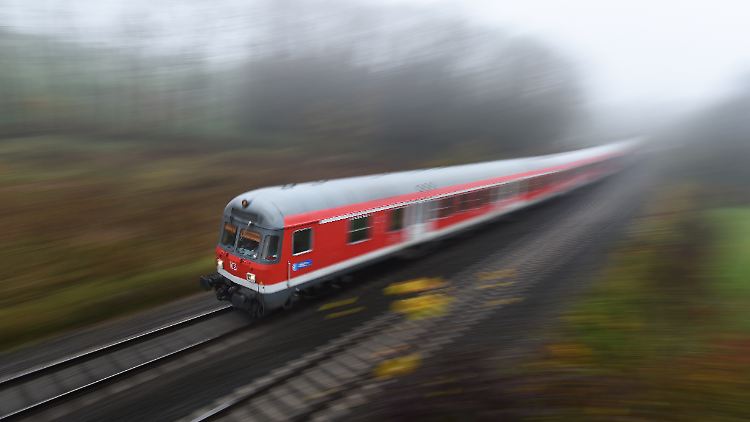 Die Konkurrenz durch Fernbusse macht der Deutschen Bahn weniger zu schaffen als befürchtet.