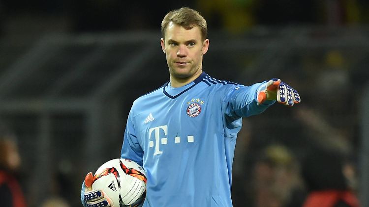 Bayern-Keeper Manuel Neuer glaubt nicht, dass die Bundesliga in englischen Geldfluten untergehen wird.