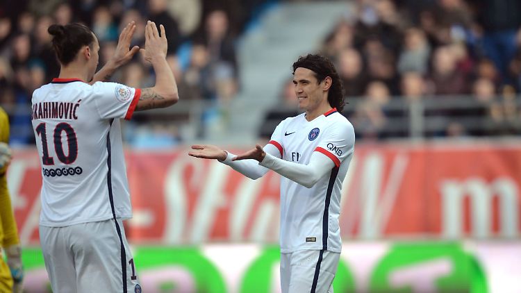 Beim 9:0 Sieg trifft Zlatan Ibrahimovic (l) gleich viermal, Edison Cavani (r) zweimal.