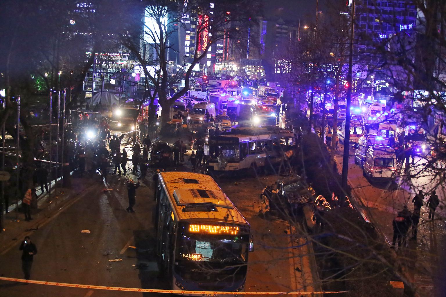 Im Zentrum von Ankara ereignet sich ein verheerender Bombenanschlag.