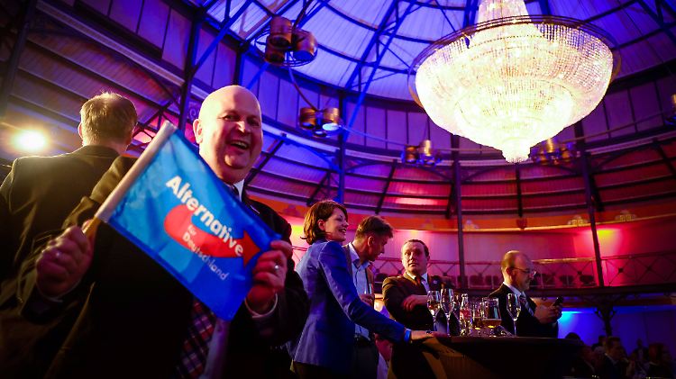 Jubel auf den Wahlpartys der AfD. Die Partei zieht in drei weitere Landtage ein. In acht ist sie nun vertreten.
