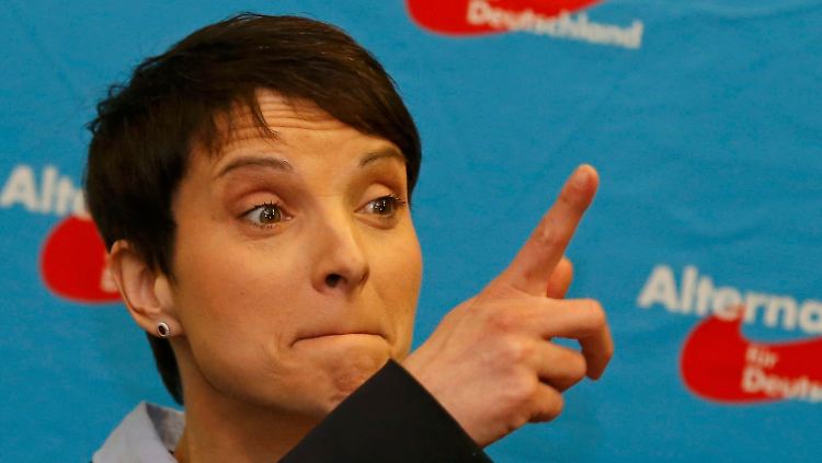 Die AfD-Bundesvorsitzende Frauke Petry kann sich über die Wahlergebnisse in den drei Bundesländern freuen.