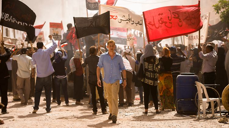 In Kairo ist Jonathan Pine (Tom Hiddleston) noch einfacher Nachtportier. Das ändert bei "The Night Manager" schnell.