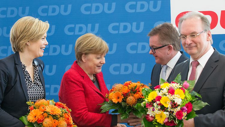Blumen für die Wahlverlierer: Julia Klöckner, Guido Wolf und Reiner Haseloff zu Besuch bei CDU-Chefin Merkel.