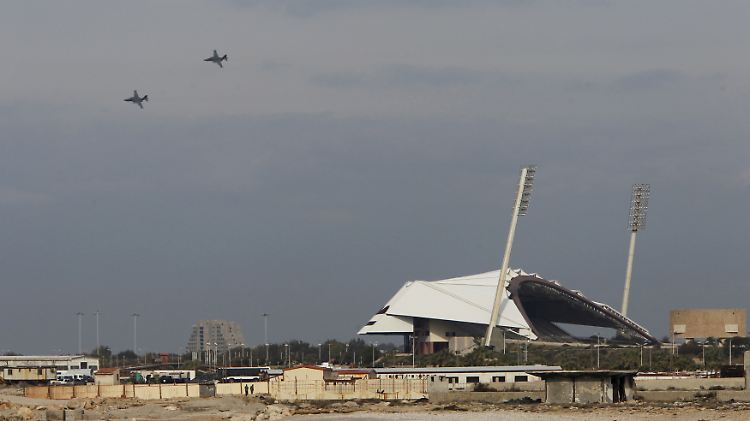Die Stadt Latakia könnte Ziel der Offensive sein. Noch sind hier russische Kampfjets zu sehen.