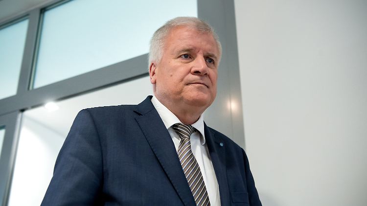 CSU-Chef Horst Seehofer kritisiert, dass der Flüchtlingspakt mit Erleichterungen wie Visafreiheit verknüpft wurde.