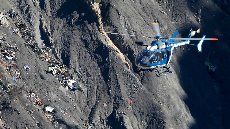 Der Co-Pilot des Germanwing-Flugs 4U9525 flog die Maschine mit Absicht gegen einen Felsen.