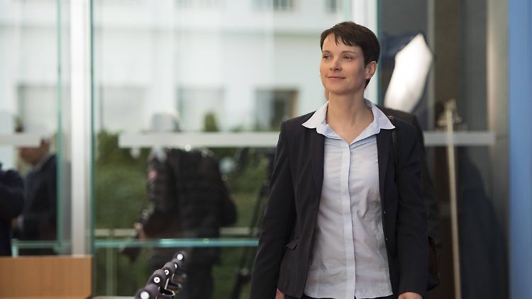 Sichtlich zufrieden am Tag nach der Wahl: AfD-Chefin Frauke Petry.