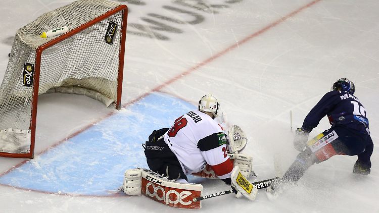 Der Eindruck täuscht: Ein Tor gelang den Eisbären trotz Heimvorteils nicht gegen die Kölner Haie. Die trafen gleich viermal, drei Tore zählten auch.