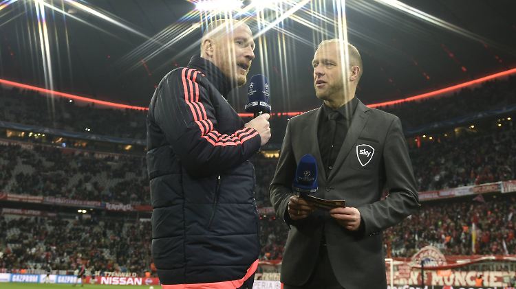 Bayerns Sportdirektor Matthias Sammer nahm im Bezahlfernsehen kein Blatt vor den Mund und scheute nicht vor deutlicher Kritik an Uli Hoeneß zurück.