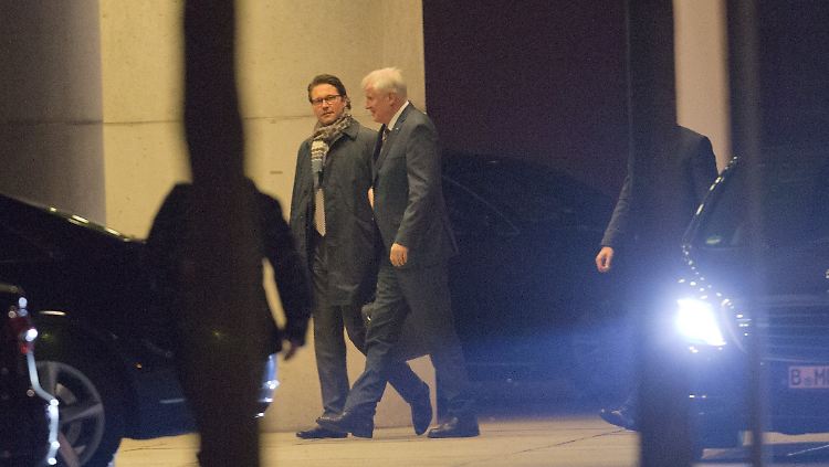 Generalsekretär Scheuer und Parteichef Seehofer vor dem Kanzleramt. Seehofer wird sich aller Voraussicht nach am Vormittag zu dem Wahlausgang in M-V äußern.