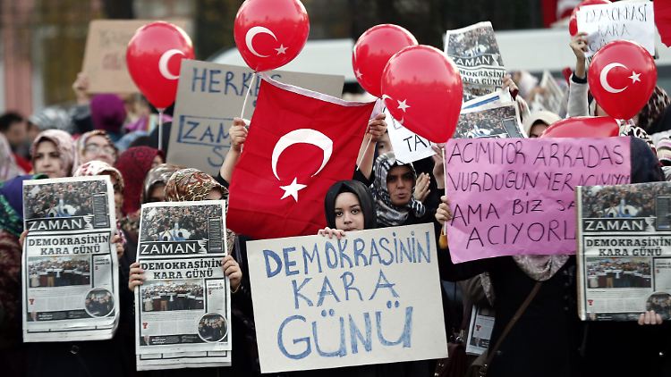 Zuletzt hatte die türkische Regierung die regierungskritische Zeitung "Zaman" unter ihre Kontrolle gebracht und damit landesweite Proteste ausgelöst.