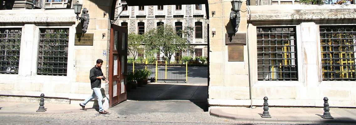 Eingang der deutschen Schule in Istanbul