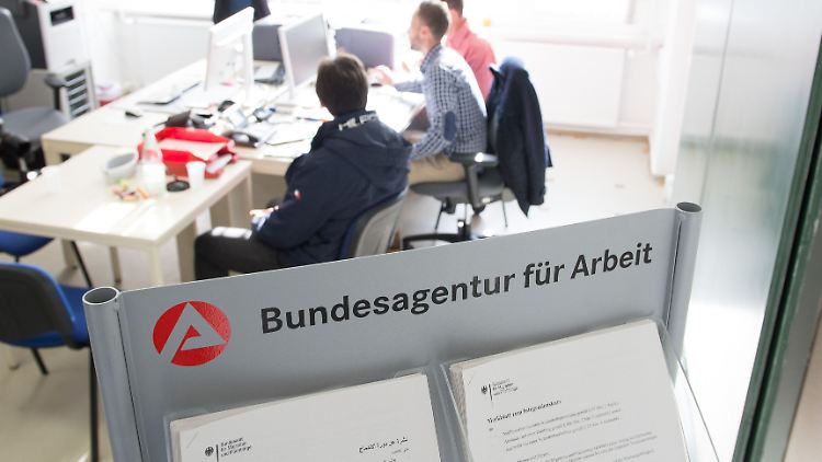 Künftig sollen BA-Mitarbeiter direkt in den Ankunftszentren die Fähigkeiten der Asylbeweber erfassen. (Archivbild)
