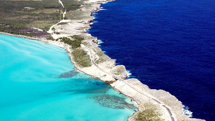 Wie blau kann das Meer sein? Auf Eleuthera gibt es auf diese Frage verschiedene Antworten.