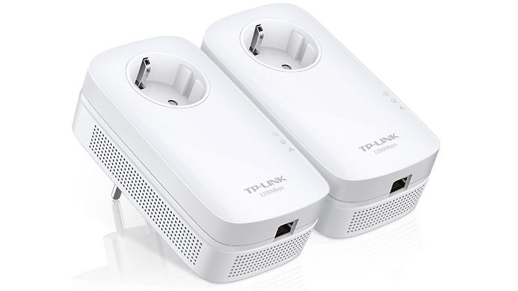 Der TP-Link AV1200 ist ein Powerline-Adapter, der Daten über die Stromleitung transportiert.