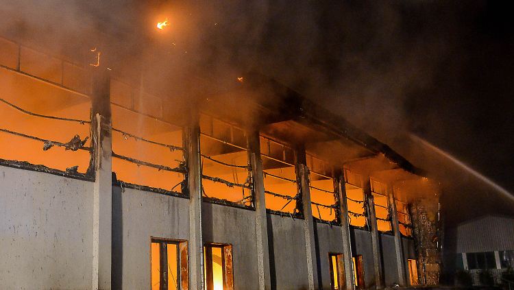 Für den Brandanschlag auf eine geplante Flüchtlingsunterkunft in Nauen soll ein NPD-Funktionär verantwortlich sein.