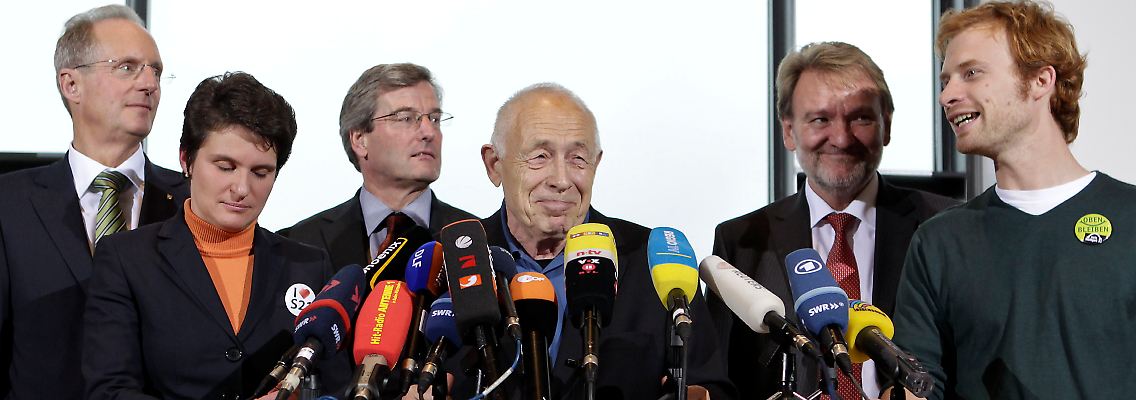 Gegner und Befürworter des umstrittenen Bahnprojekts "Stuttgart 21" wollen jetzt immer freitags verhandeln.