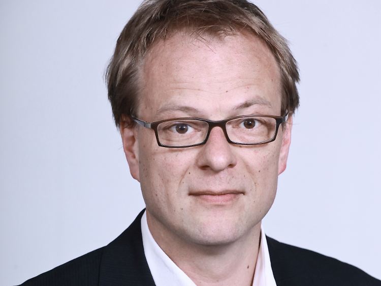Dr. Hendrik Cremer ist wissenschaftlicher Mitarbeiter in der Abteilung für Menschenrechtspolitik des Deutschen Instituts für Menschenrechte. Seine Arbeitsschwerpunkte sind die Themen Asyl und Migration.