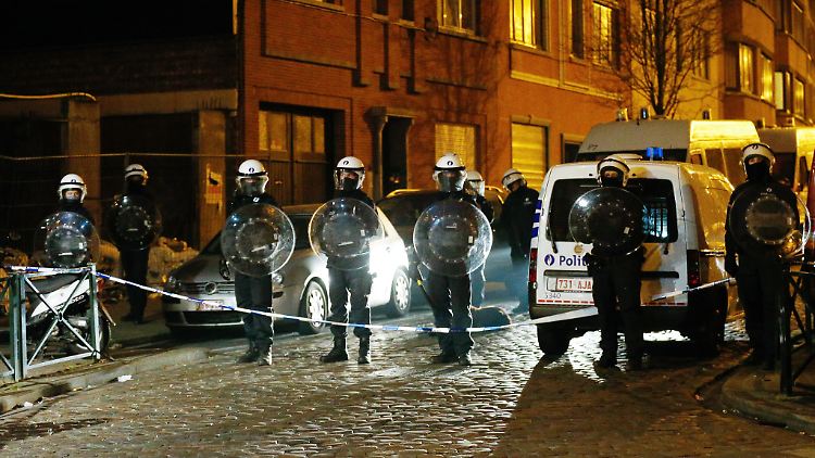 Die Polizei hatte in Molenbeek insgesamt fünf Verdächtige festgenommen.