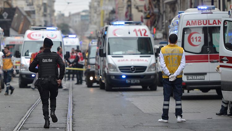 Bei dem zweiten Selbstmordanschlag innerhalb einer Woche in der Türkei sterben in der Metropole Istanbul fünf Menschen.