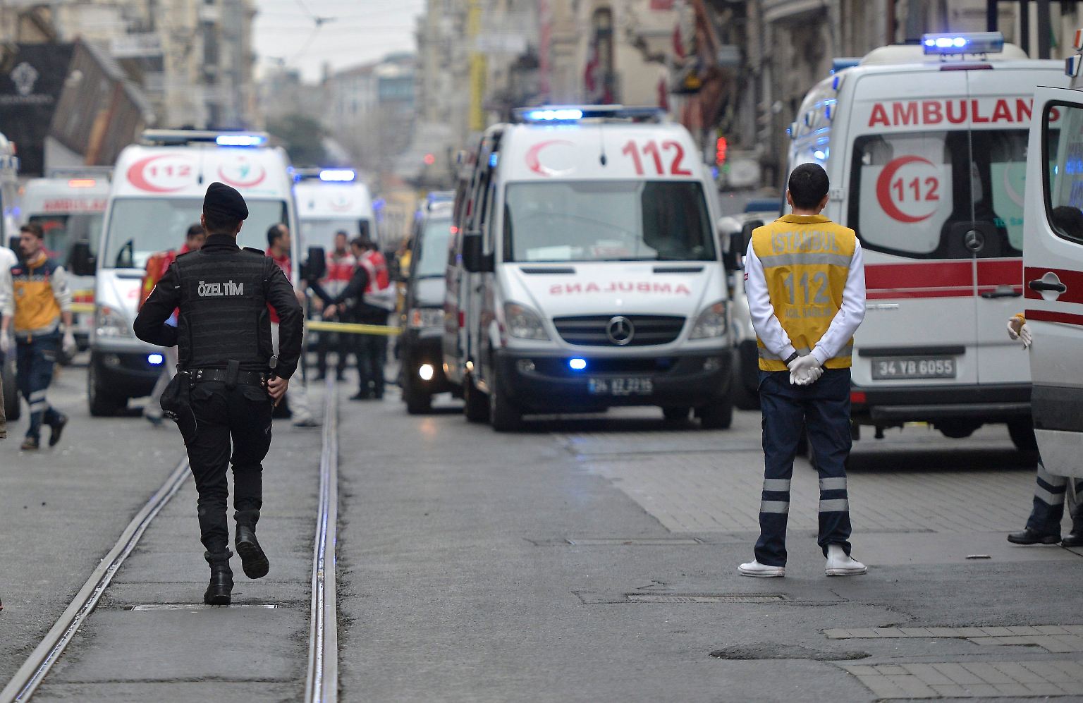 Bei dem zweiten Selbstmordanschlag innerhalb einer Woche in der Türkei sterben in der Metropole Istanbul fünf Menschen.