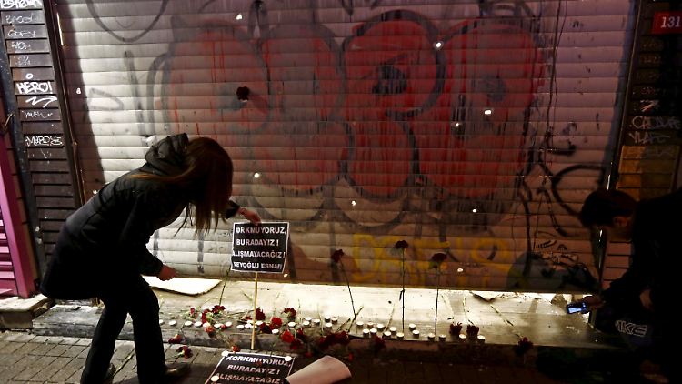 Der Selbstmordattentäter sprengte sich in einer beliebten Einkaufsmeile von Istanbul in die Luft.