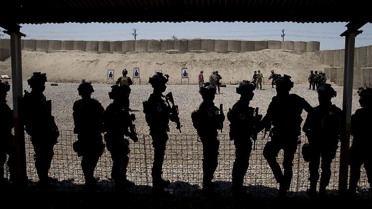 Die USA haben Bodentruppen im Irak stationiert, die für die Ausbildung irakischer Soldaten (im Bild zu sehen) sorgen sollen.