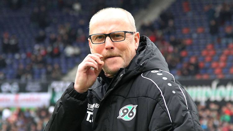 Bleibt er oder geht er? Die abstiegsbedrohten Hannoveraner bangen um Trainer Thomas Schaaf.