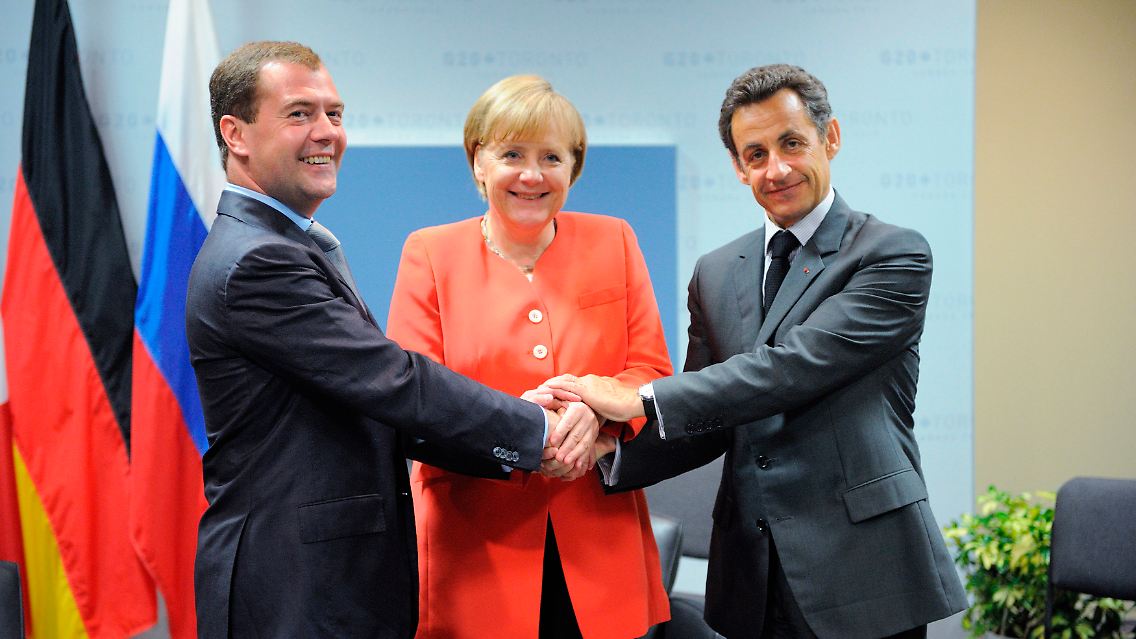 Medwedew, Merkel und Sarkozy im Juni beim G20-Gipfel in Toronto - diesmal treffen sie sich unter sechs Augen.