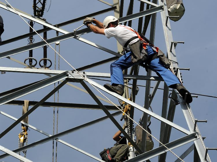 Das deutsche Stromnetz folgt alten Mustern: Dass es einmal hundertausend dezentrale Energieerzeuger geben wird, hatte man sich vor Jahrzehnten nicht vorstellen wollen.