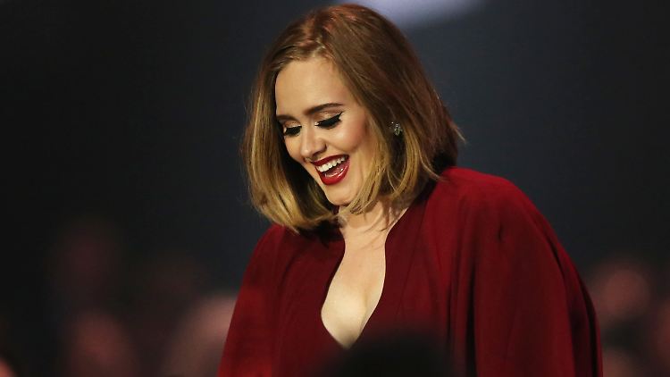 Für ihre Tanzeinlagen ist Adele nun wirklich nicht bekannt. Dabei kann sie doch ganz passabel twerken.