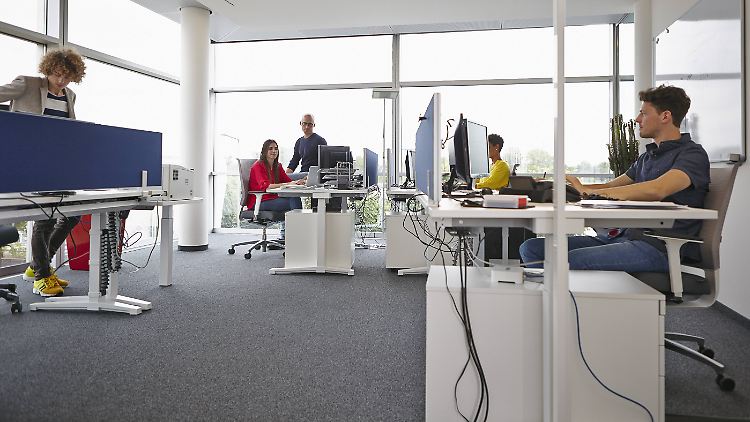 Spannende Aufgaben und ein lockeres Arbeitsumfeld ziehen vor allem Menschen bis Mitte 30 an.