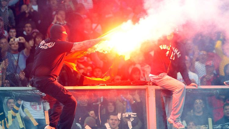 Die Randale serbischer Hooligans sorgten für den zweiten Spielabbruch in der Geschichte der EM-Qualifikation.