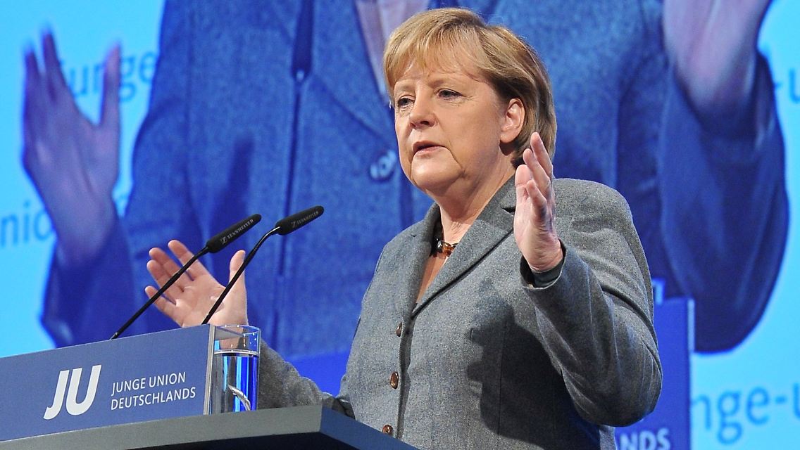 "Wir brauchen Zuwanderung von Spezialisten", betont Merkel