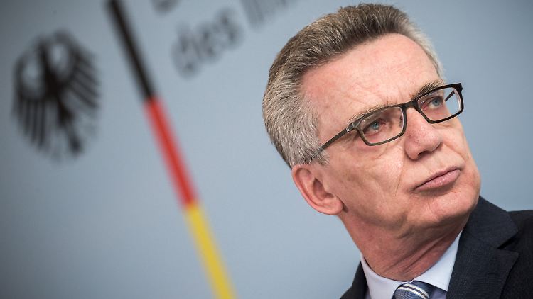 Fest entschlossen nach den Anschlägen in Brüssel: Innenminister de Maizière.