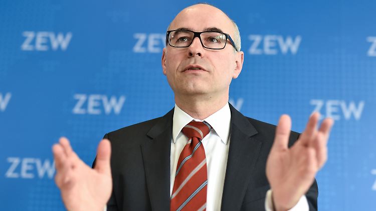 Auch ZEW-Chef Achim Wambach ist überrascht.