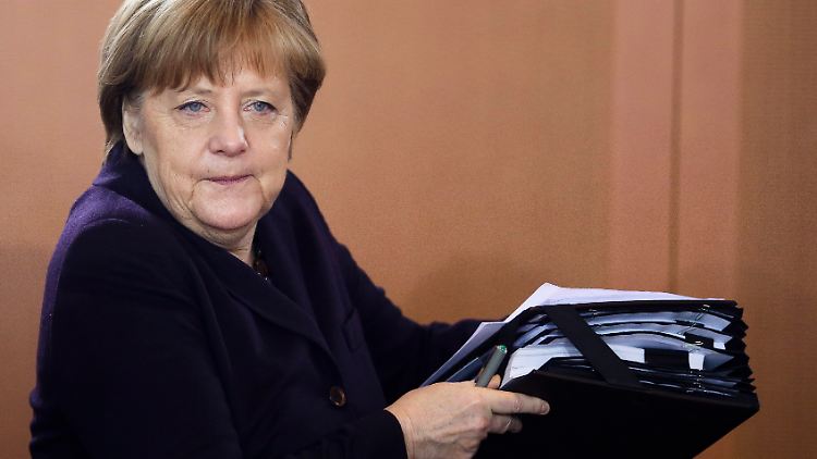 "Die Täter sind Feinde aller Werte, für die Europa heute steht und zu denen wir uns gemeinsam als Mitglieder der Europäischen Union bekennen", sagte die Kanzlerin am Dienstag über die Anschläge.