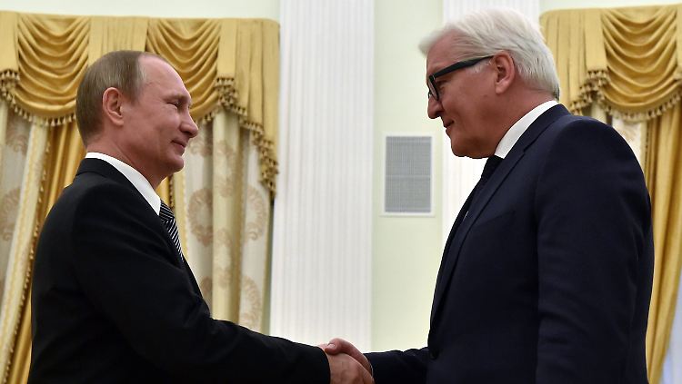 "Unser Treffen findet vor dem Hintergrund der fürchterlichen, tragischen Ereignisse in Belgien statt", sagte Putin im Kreml zu Steinmeier.