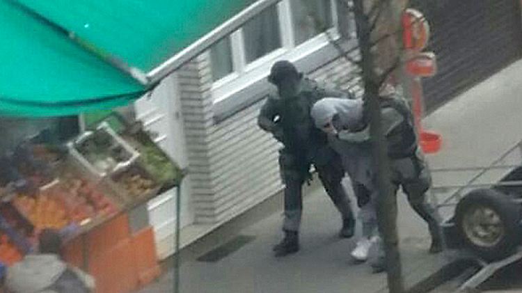 Salah Abdeslam bei seiner Festnahme im Brüsseler Stadtteil Molenbeek.