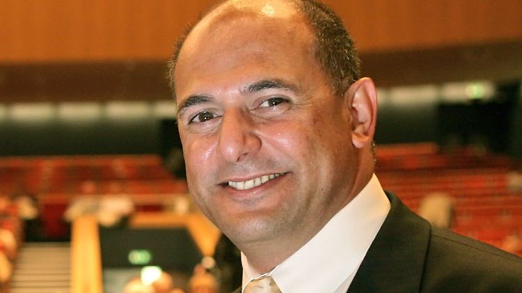 Der bisherige Chef Paschalis Choulidis.