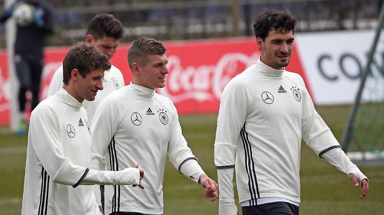 Ohne ihren Kapitän treten die DFB-Kicker in Berlin gegen England an.