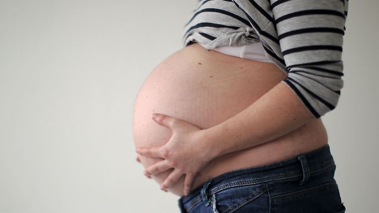 Mit dem Auto in den Kreißsaal? Im Zweifel besser den Rettungswagen holen.